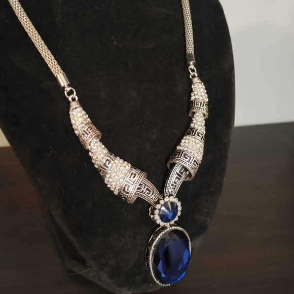 Elegant Silver and Blue Necklace - Picture 2 of 5
